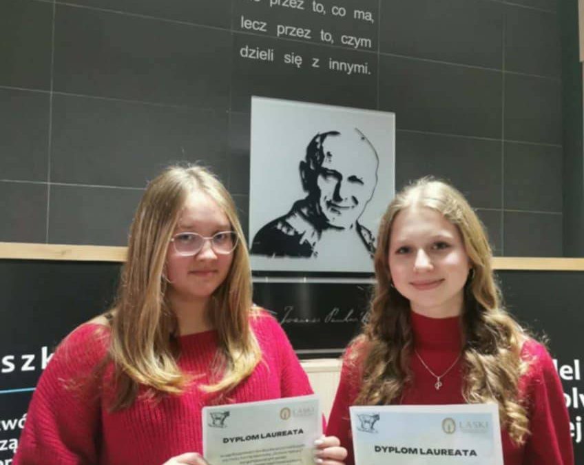 Laureatki Ogólnopolskiego Konkursu Przyrodniczego „Dotknij Natury”